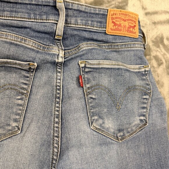 Women's Levi's Classic Mid Rise Skinny Jeans Size 6 Light Wash Stretch Denim - Picture 7 of 7